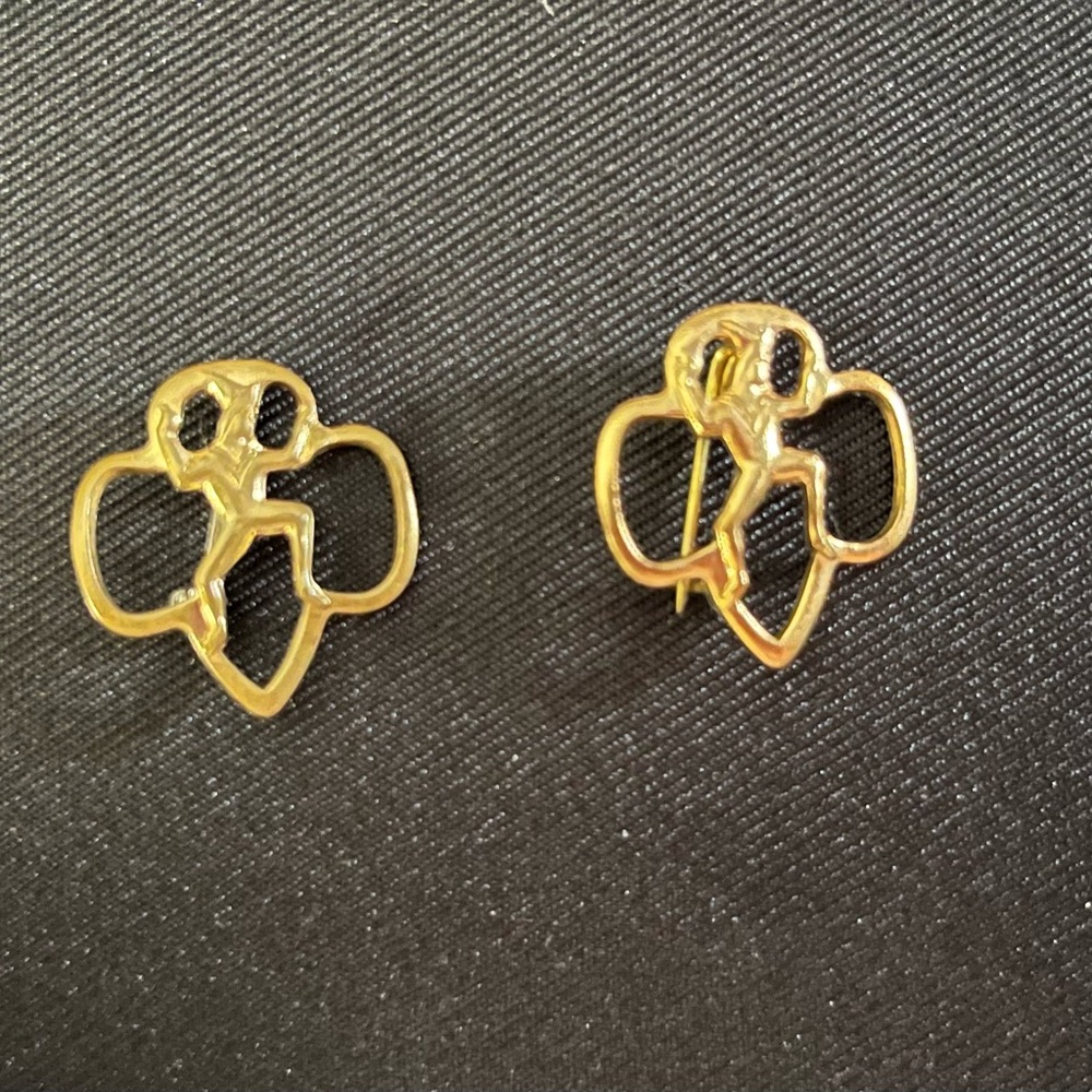 Girl Scouts & Girl Guides Trefoil Gold Tone Pins Pair Collectible